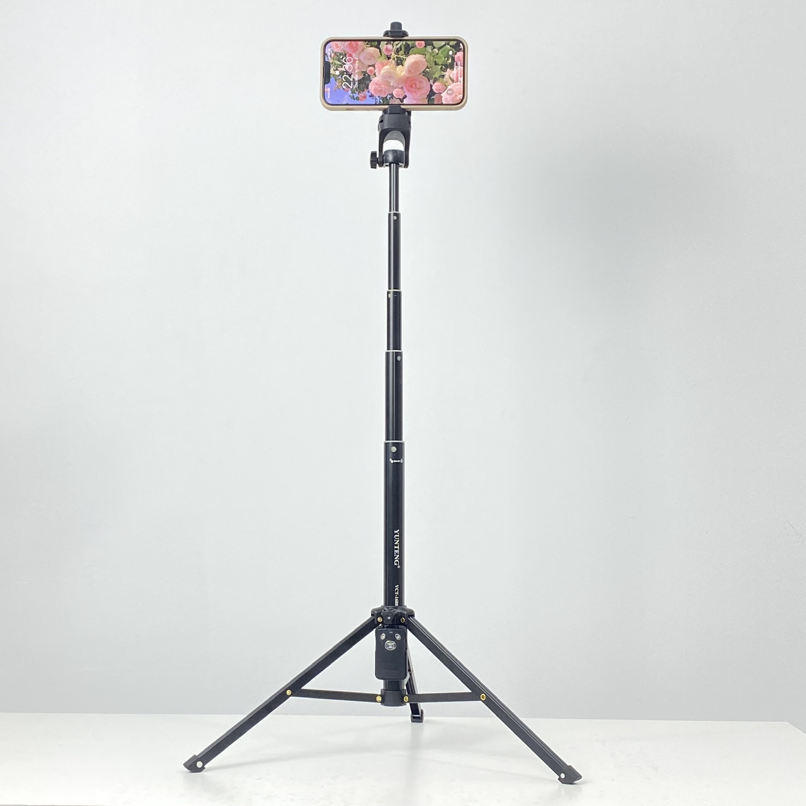 Gậy Chụp Hình Tripod 3 Chân Đa Năng 1688 Có Remote Bluetooth - Gậy Tự Sướng Kiêm Chân Đế Kẹp Điện Thoại, Máy Ảnh