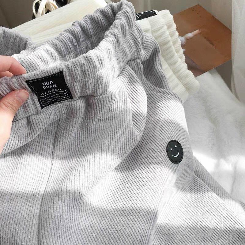Quần jogger mặt cười Coolz siêu dày màu Đen Trắng chất nỉ tăm đanh mịn không xù dầy, tim đẹp, chun ống from rộng
