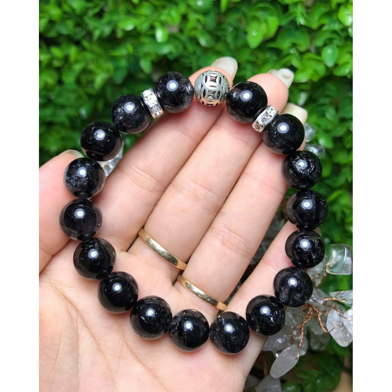 Vòng Tay Đá Thạch Anh Tóc Đen 10 ly Mix Charm Bạc