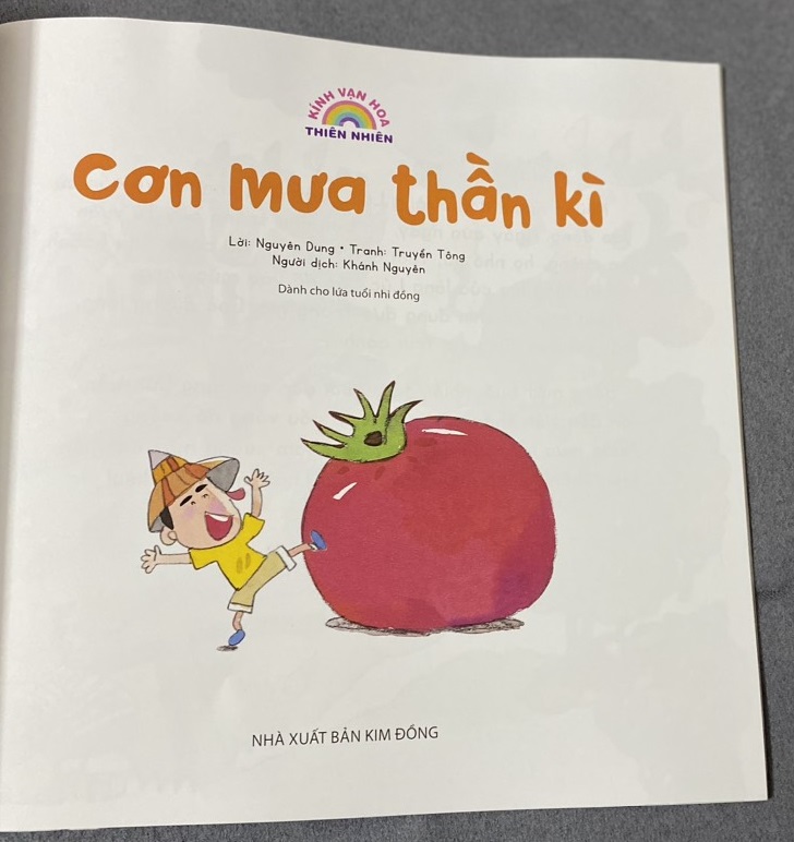 Sách - Kính vạn hoa thiên nhiên: Cơn mưa thần kì