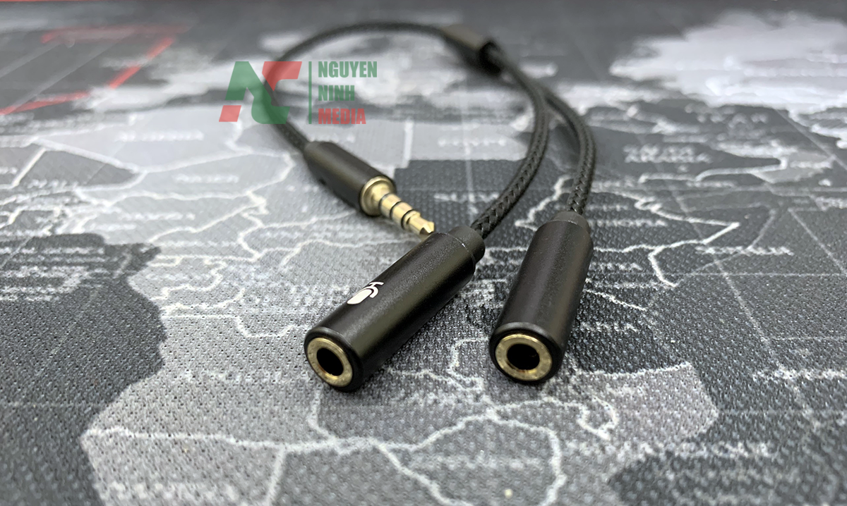 Cáp Chia Audio 3.5mm ra 2 đầu 3.5mm Loa và Mic Earldom AUX202 (Màu Ngẫu Nhiên) - Hàng Chính Hãng