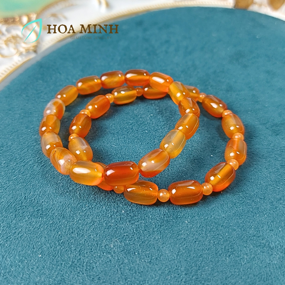 Vòng tay phong thủy đá Mã Não cam dạng lu thống tròn bầu dục, xen kẽ viên tròn mã não