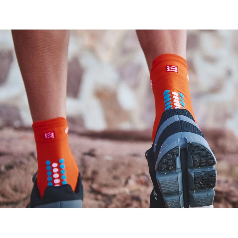 Vớ chạy bộ Compressport Pro Racing Socks V4.0 – Run High - Màu cam