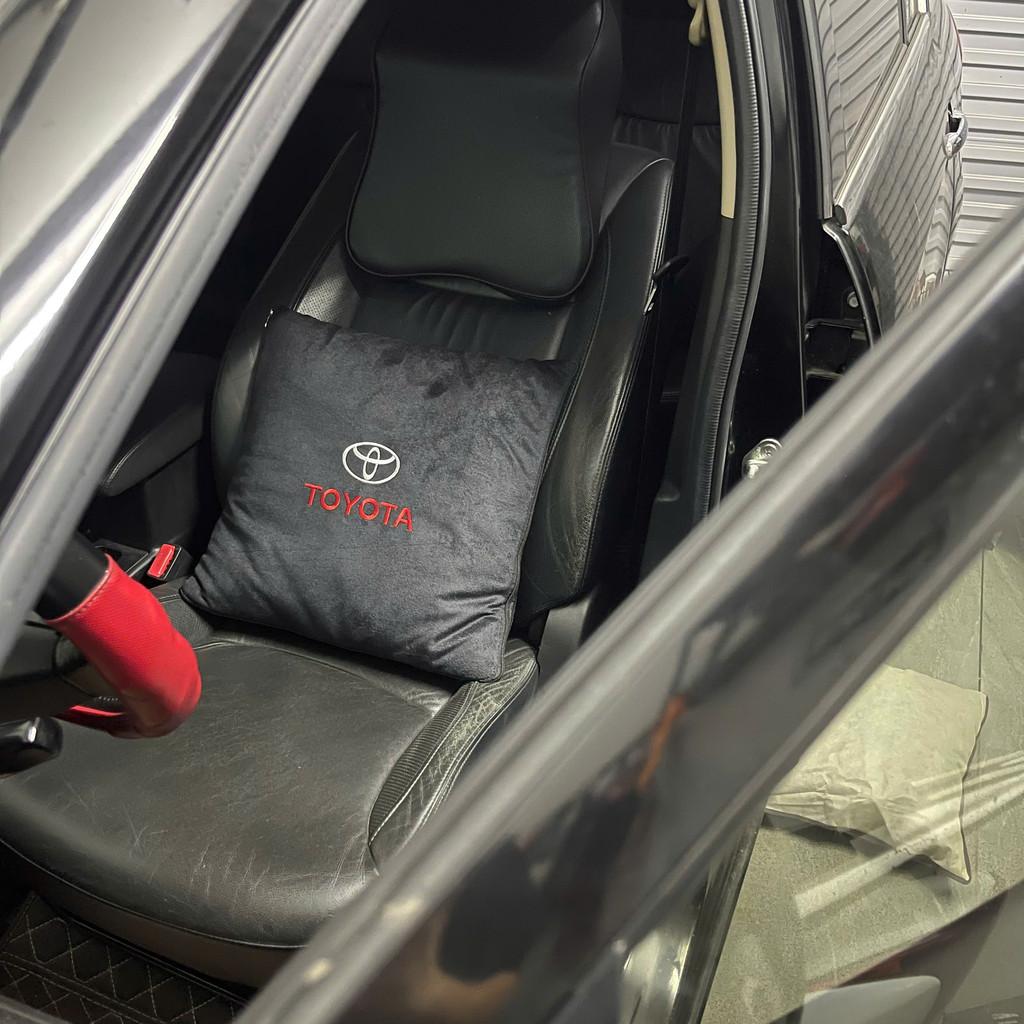 Gối và chăn (mền) 2 trong 1 (logo TOYOTA) - Sử dụng làm tựa lưng, chăn đắp văn phòng hoặc ô tô tiện dụng