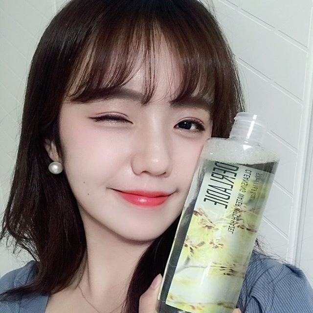 Nước tẩy trang dành cho da mụn , làm sạch DERLADIE CLEANSING WATER WITCH HAZEL 500ml