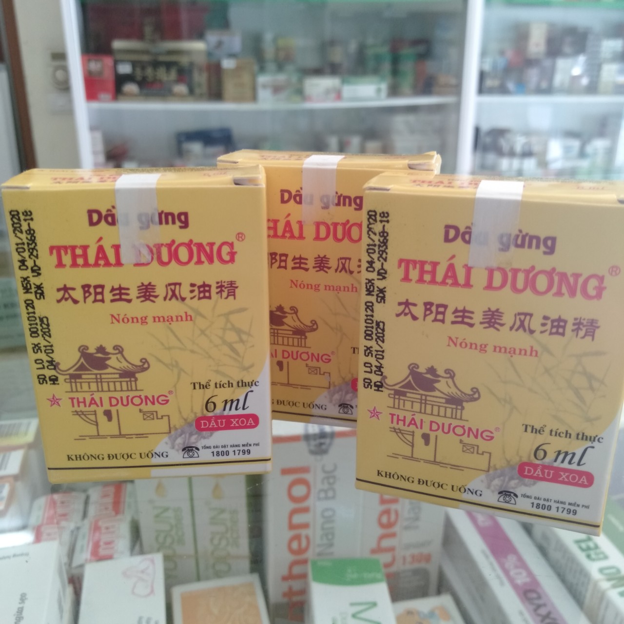 Lốc 3 chai DẦU GỪNG THÁI DƯƠNG 6 ML giảm cảm cúm, ngạt mũi, sổ mũi, nhức đầu, đau cơ, đau vai gáy, đau mình mẩy, cảm lạnh, say tàu xe, côn trùng cắn.