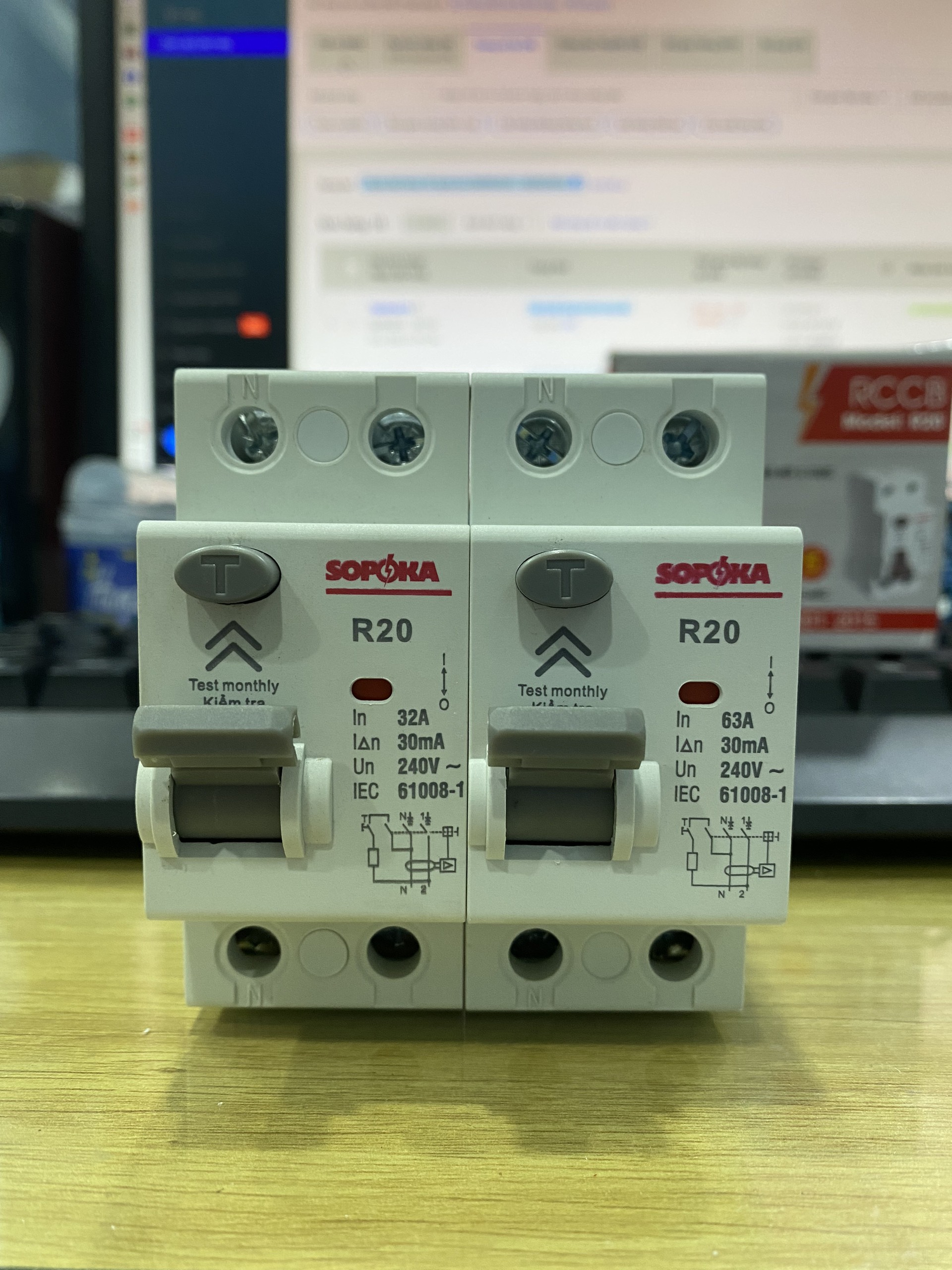 Cầu dao chống giật Sopoka 2 pha R20 dòng rò 30mA - Hàng chính hãng