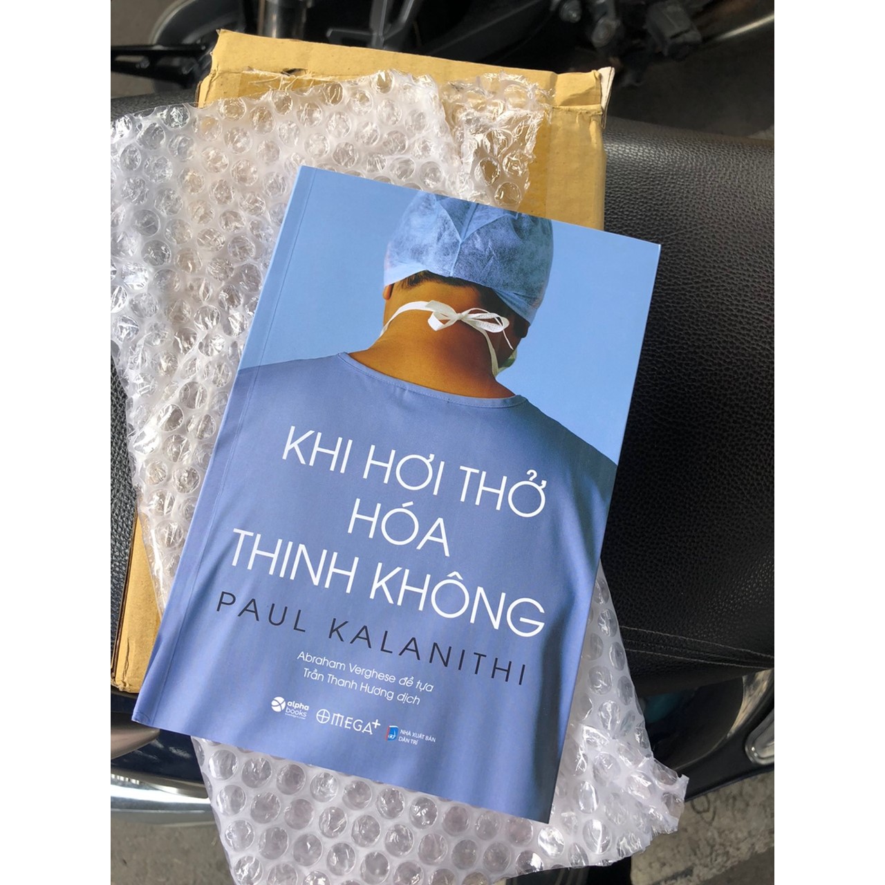 Sách - Khi Hơi Thở Hóa Thinh Không