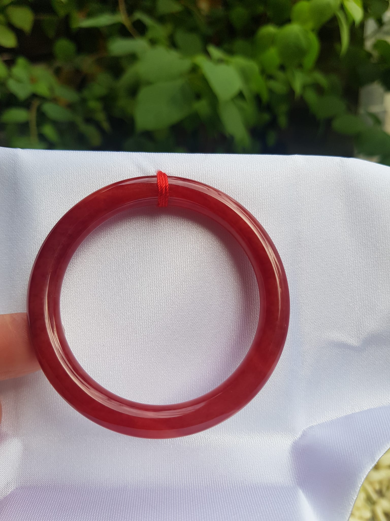 Vòng Cẩm Thạch Đỏ đẹp I Size 49mm Vòng tay đỏ đỏ đậm đẹp đeo lên may mắn chuẩn hợp Nữ mệnh Hỏa mệnh Thổ ạ Nữ cân nặng 45kg -> 51kg đeo vừa tay đẹp xinh tay ạ
