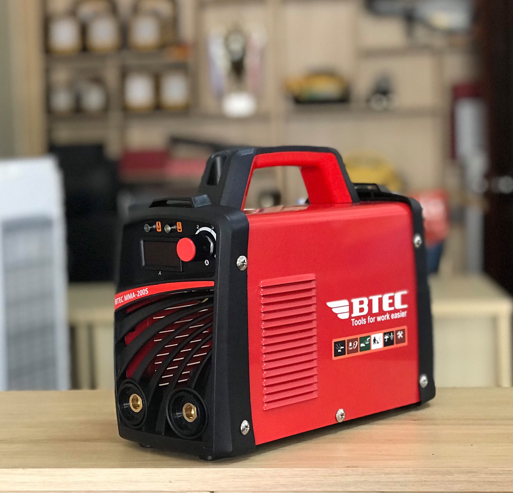 Máy hàn que điện tử BTEC MMA-200S - Hàng chính hãng