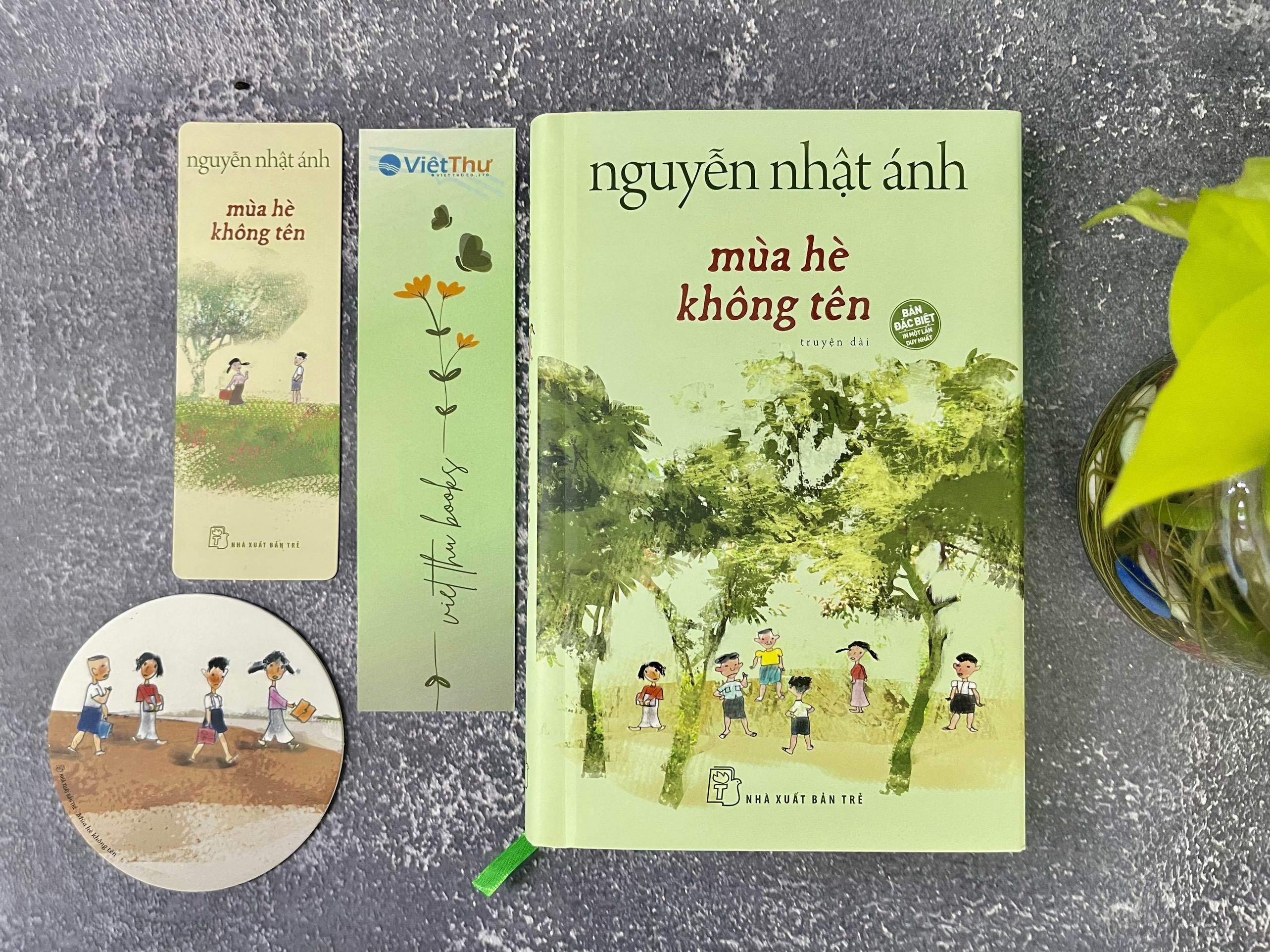 Sách Mùa Hè Không Tên - Bìa Cứng - Tặng Kèm Bookmark 2 Mặt + Poster Tranh + Lót Ly Ngẫu Nhiên + Chữ Ký Tác Giả Ngẫu Nhiên