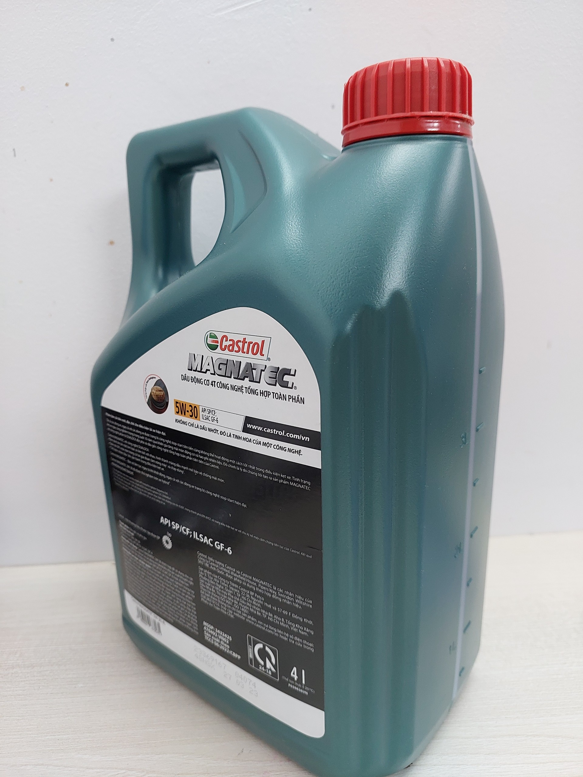 Dầu nhớt ô tô cao cấp tổng hợp toàn phần Castrol Magnatec 5W-30 API SP - 4L
