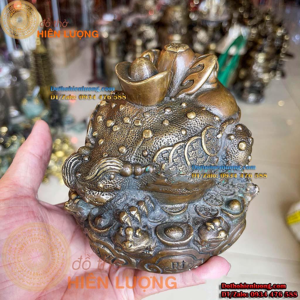 Thiềm Thư Nhiều Đầu Ngồi Bệ Vàng Cao 12cm Bằng Đồng Phong Thủy