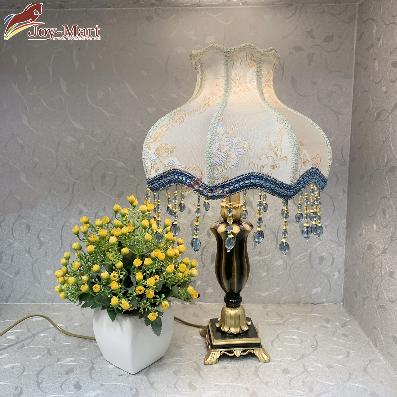 Đèn Bàn Tân Cổ Điển Thân Sứ Chao Vải Trang Trí Phòng Ngủ Thiêt Kế Tinh Tế Sang Trọng MB9538