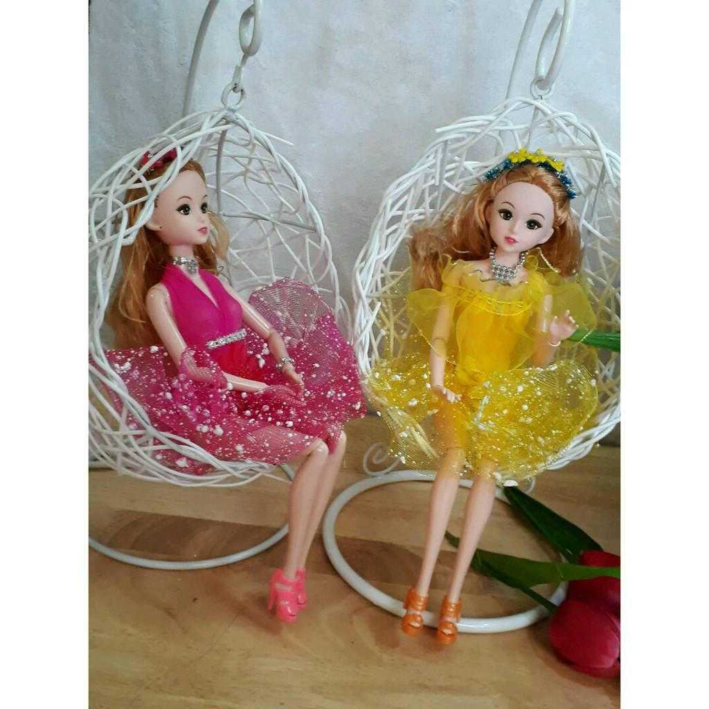 Combo Búp bê có khóp mắt thủy tinh kèm xích đu sắt cao 32 cm - giao màu ngẫu nhiên