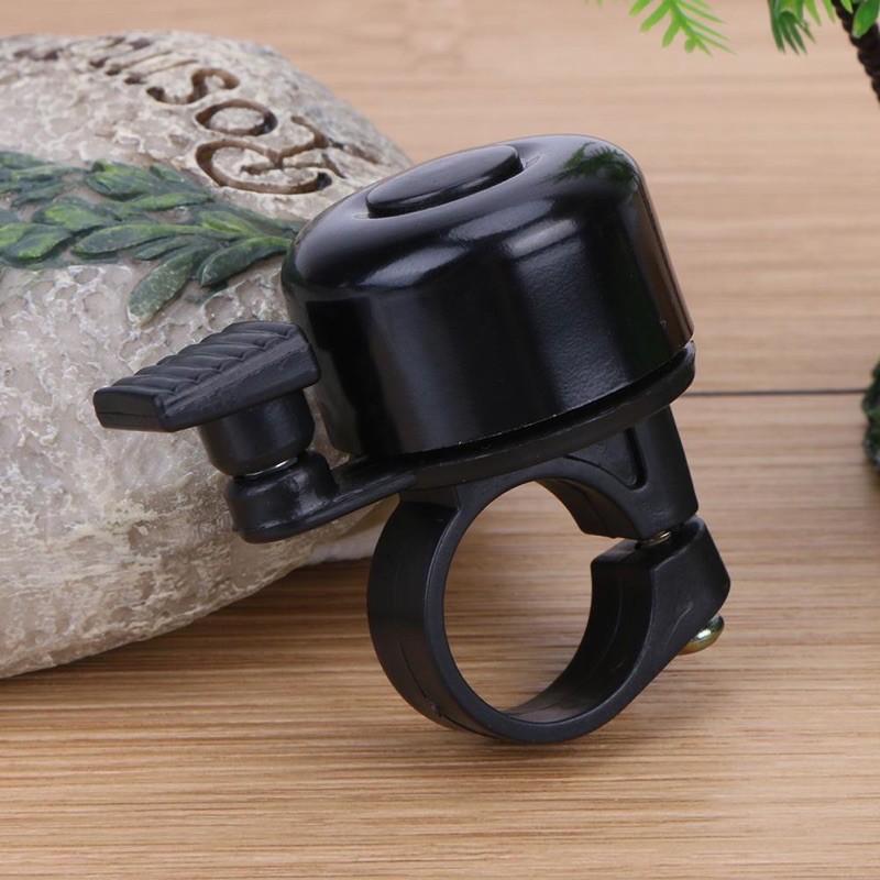 Chuông xe đạp nhôm nhỏ xinh đủ màu thiết kế nhỏ gọn dạng tay bật tiện lợi với âm thanh sắc nét, đầy đủ màu sắc.
