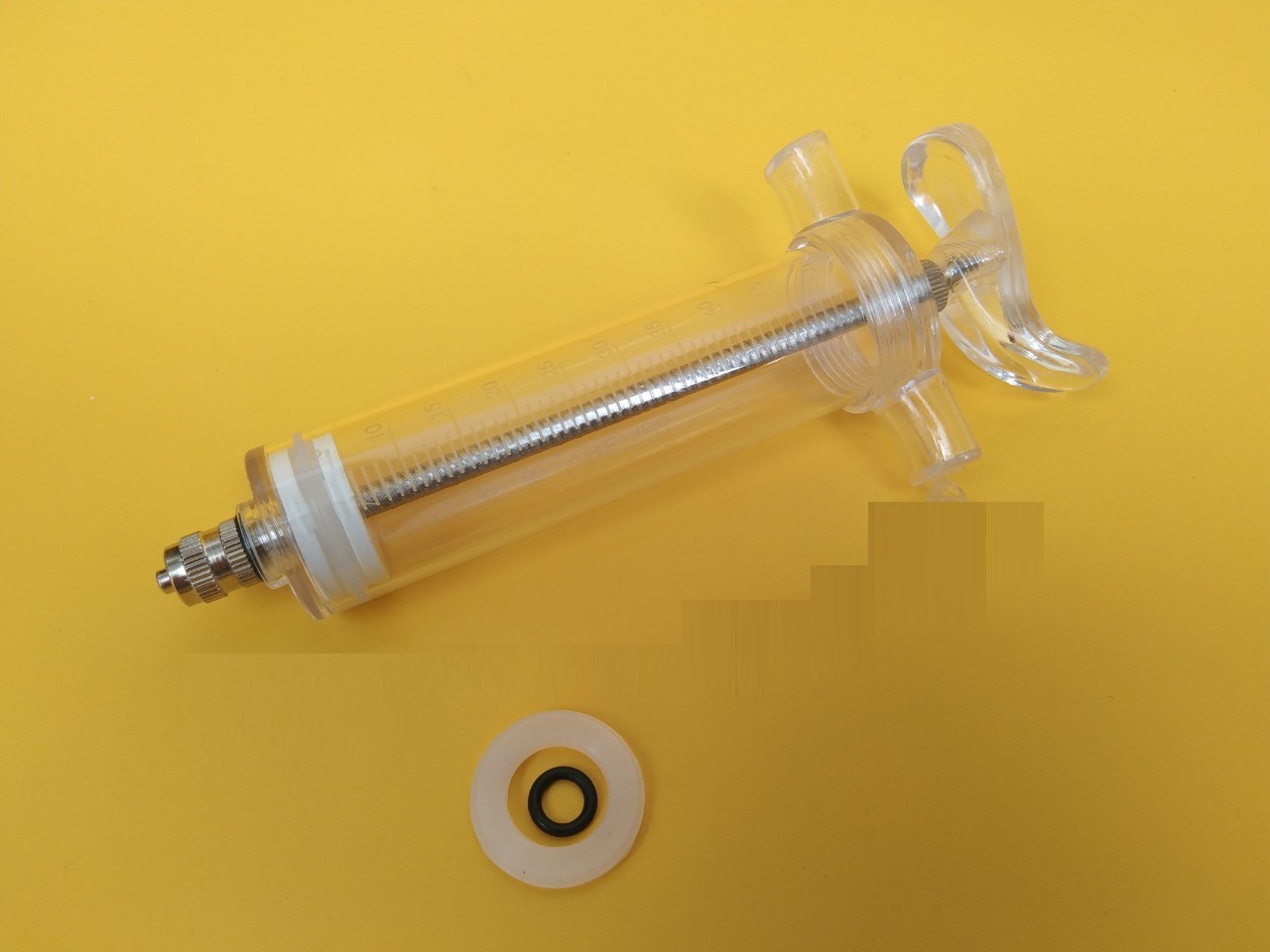 1 ỐNG BƠM 100CC  ĐỂ ĐÚT BỘT CHO CÁC DÒNG VẸT SUN, XÍCH, XÁM CHÂU PHI, MACAW, COCKATOO...CHƯA  CÓ ỐNG ĐUT