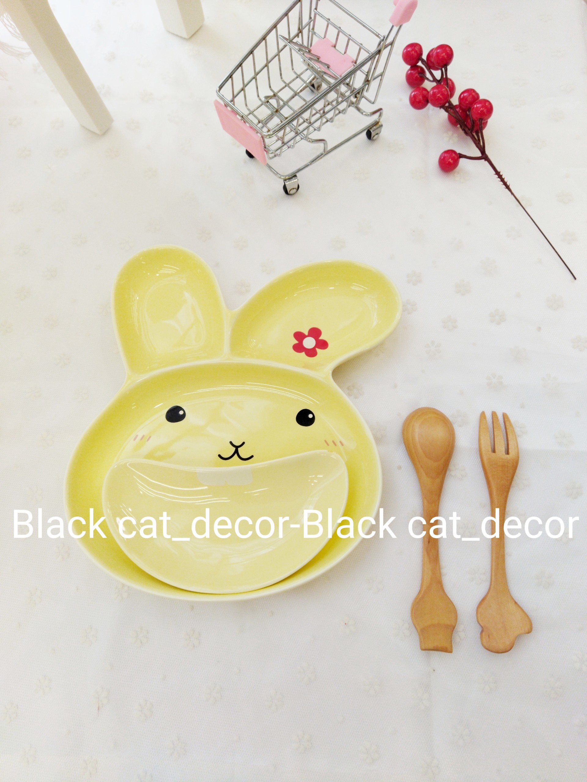 Set dĩa gốm sứ cao cấp kiểu dáng hình thỏ dễ thương.