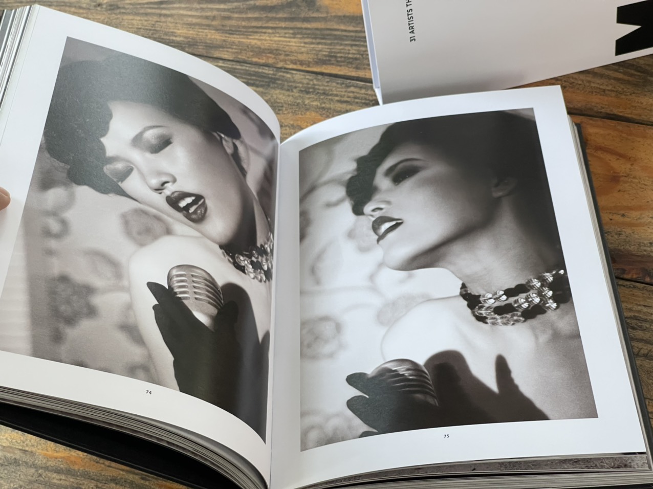 THE MOMENT - 31 Artists Through The Lens Of - Phương Phạm - Phương Nam Books