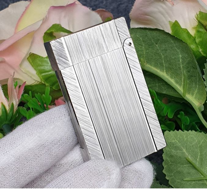 Vỏ Hột Quẹt Bật Lửa Upon D177B Họa Tiết Xước Mịn Viền Xước Chéo Màu Bạc - Dùng Gas Đá Cao Cấp