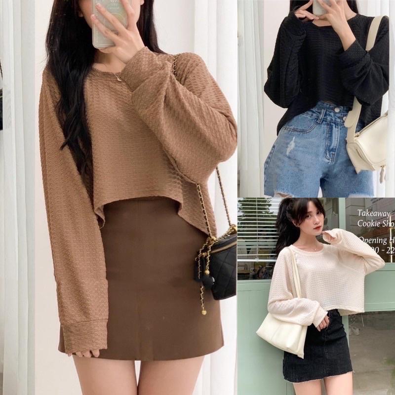 Áo croptop nữ dài tay, cổ tròn kiểu dáng đẹp sang trọng chất tổ ong mềm mại tôn dáng.