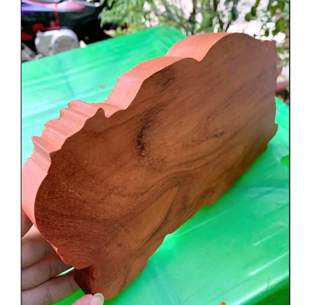 BỘ DỤNG CỤ GẠT TÀN THUỐC ĐỂ BÀN KHẮC HÌNH RỒNG TỪ GỖ HƯƠNG NGUYÊN KHỐI CỰC ĐẸP HÀNG LOẠI TỐT