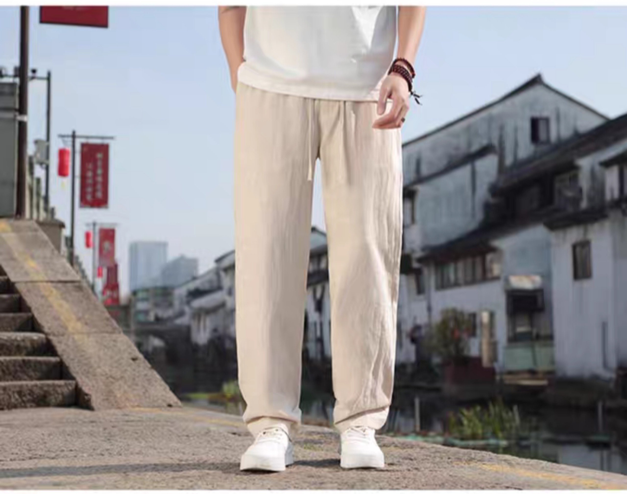 Quần dài nam dáng suông basic, thiết kế khuy khóa trước kèm dây rút và bản lưng chu phía sau, thời thượng, phong cách