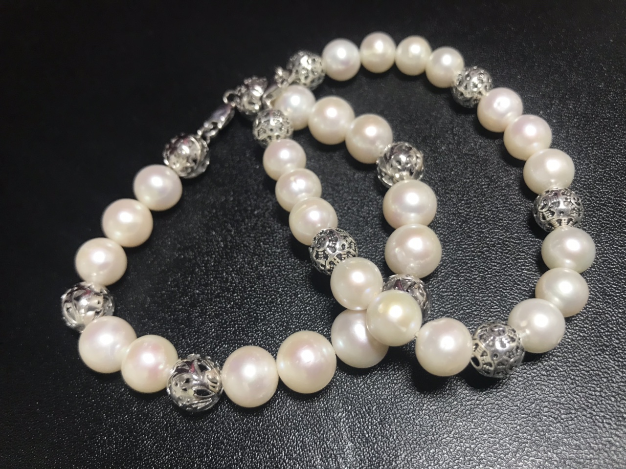 Vòng Tay Ngọc Trai Phối Charm Bạc Thái Cao Cấp