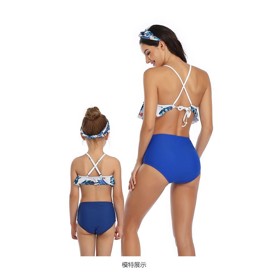 Bơi bé gái pha lưới ngực