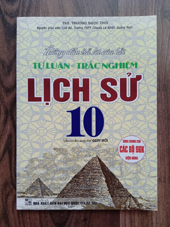 Sách - Hướng Dẫn trả lời câu hỏi tự luận và trắc nghiệm Lịch Sử 10 (Biên soạn theo chương trình GDPT mới)