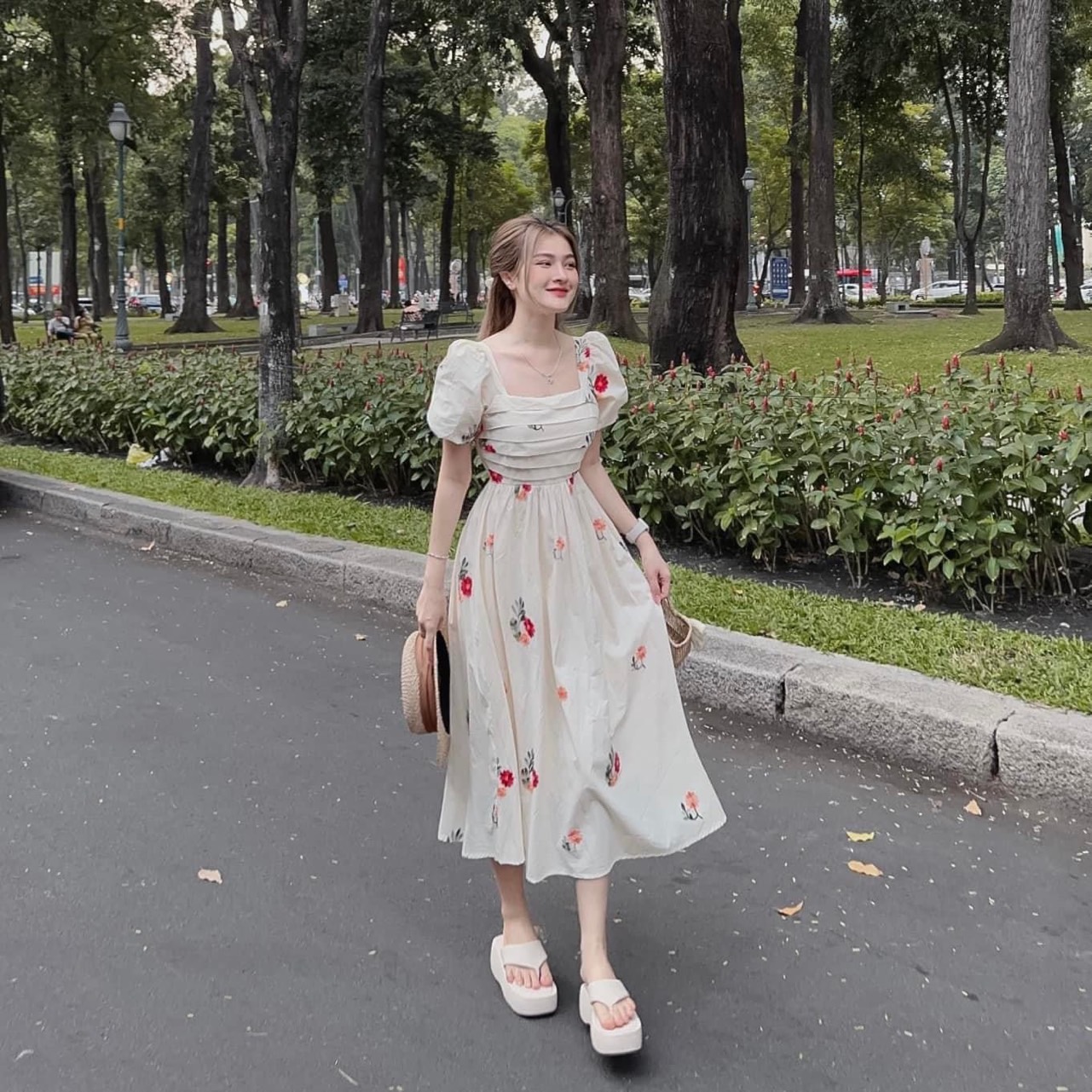 Vây maxi hoa cổ vuông xếp ly ngực