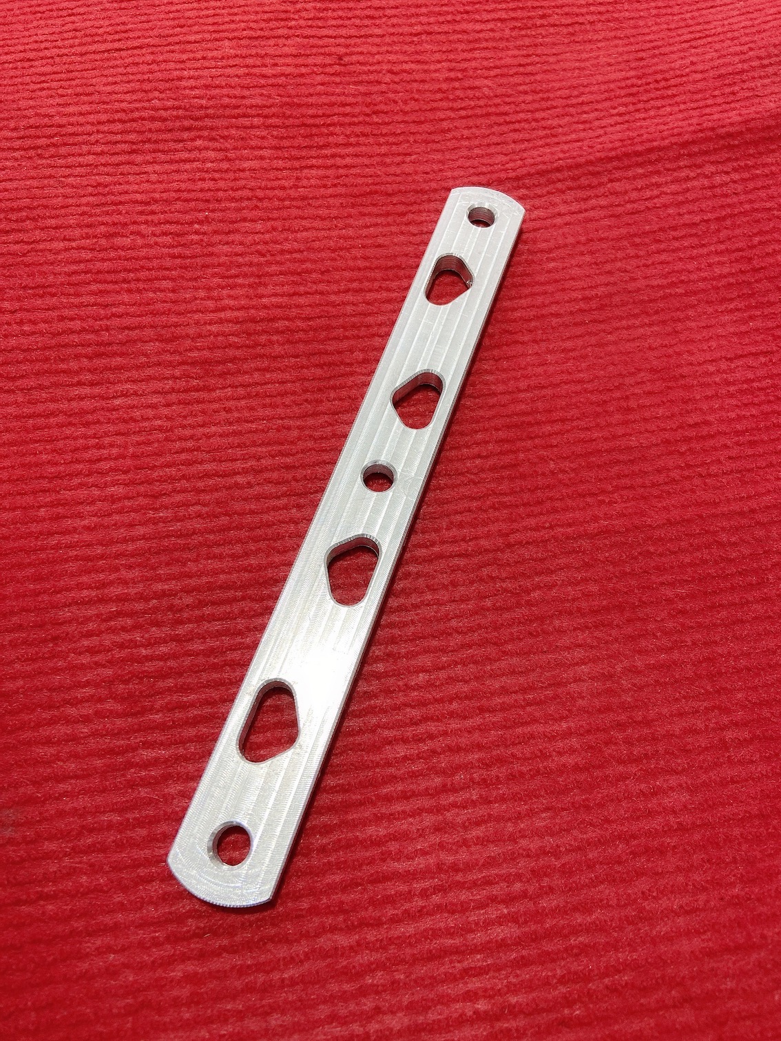 Pas nhôm treo Pô độ dài 22.5cm x 2.5cm