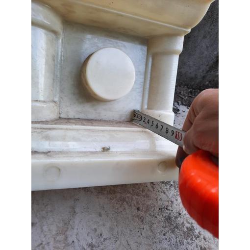 Khuôn Máng Lan Can 5 Lỗ Dạng Lỗ Sâu Siêu Dày Dặn tặng kèm tấm bịt 2 đầu chất liệu nhựa abs