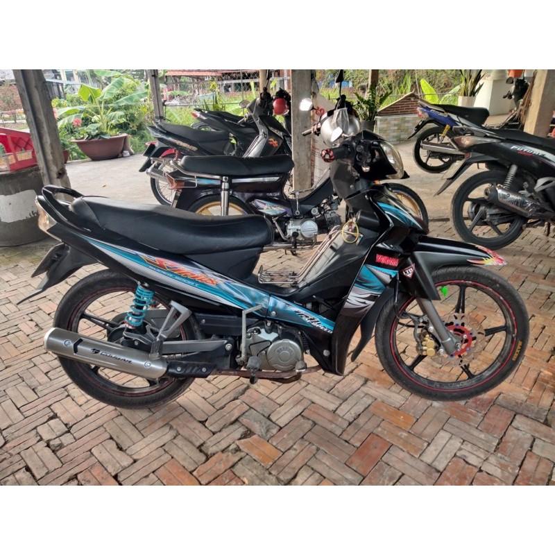 Tem xe dành cho Sirius Tổ ong xanh ngọc dán xe đen chống nước ko bay màu