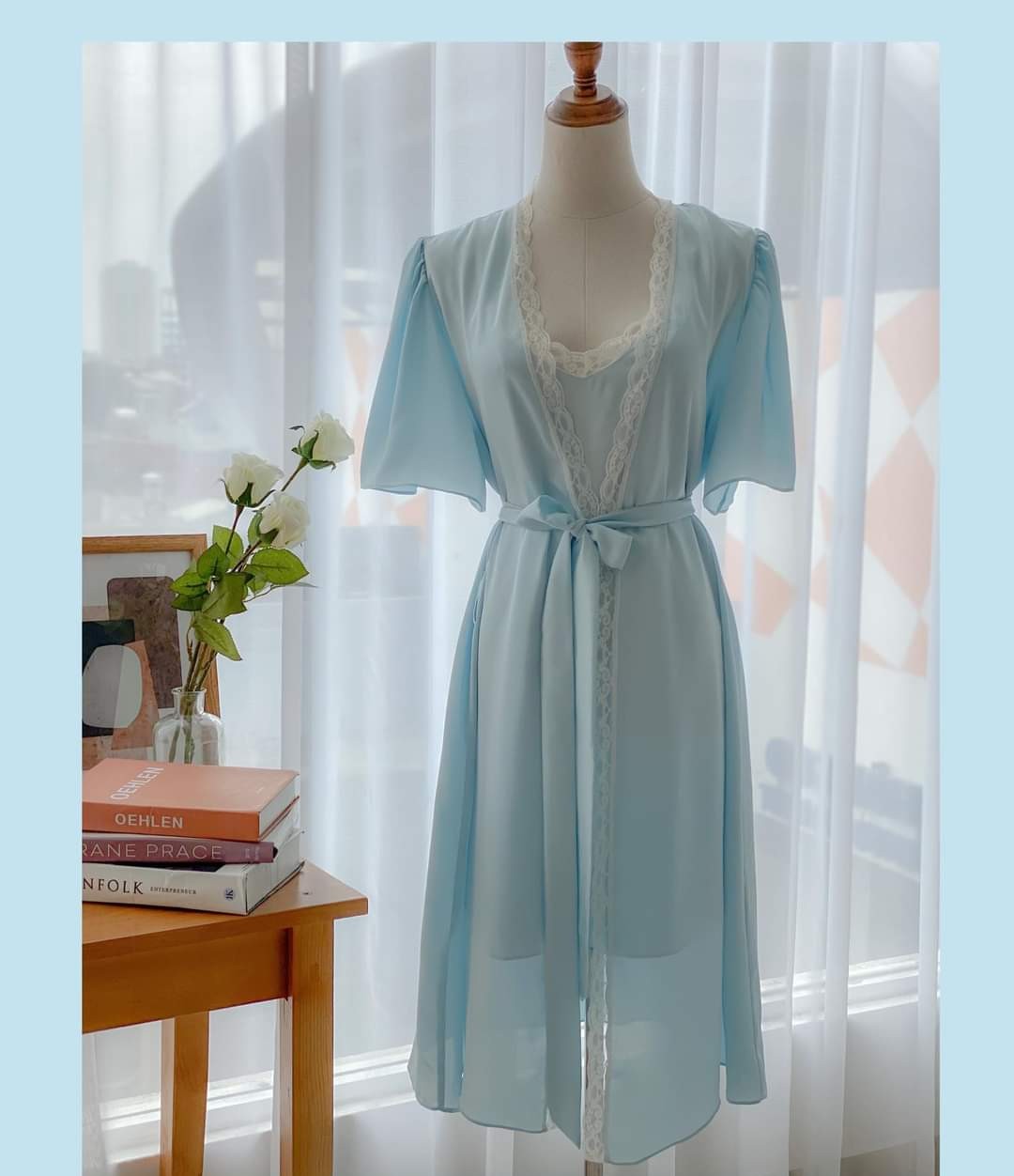 - Áo choàng ngủ lụa dáng dài qua gối phối ren viên sang chảnh mặc nhà,chụp hình cô dâu Freesize dưới 70kg