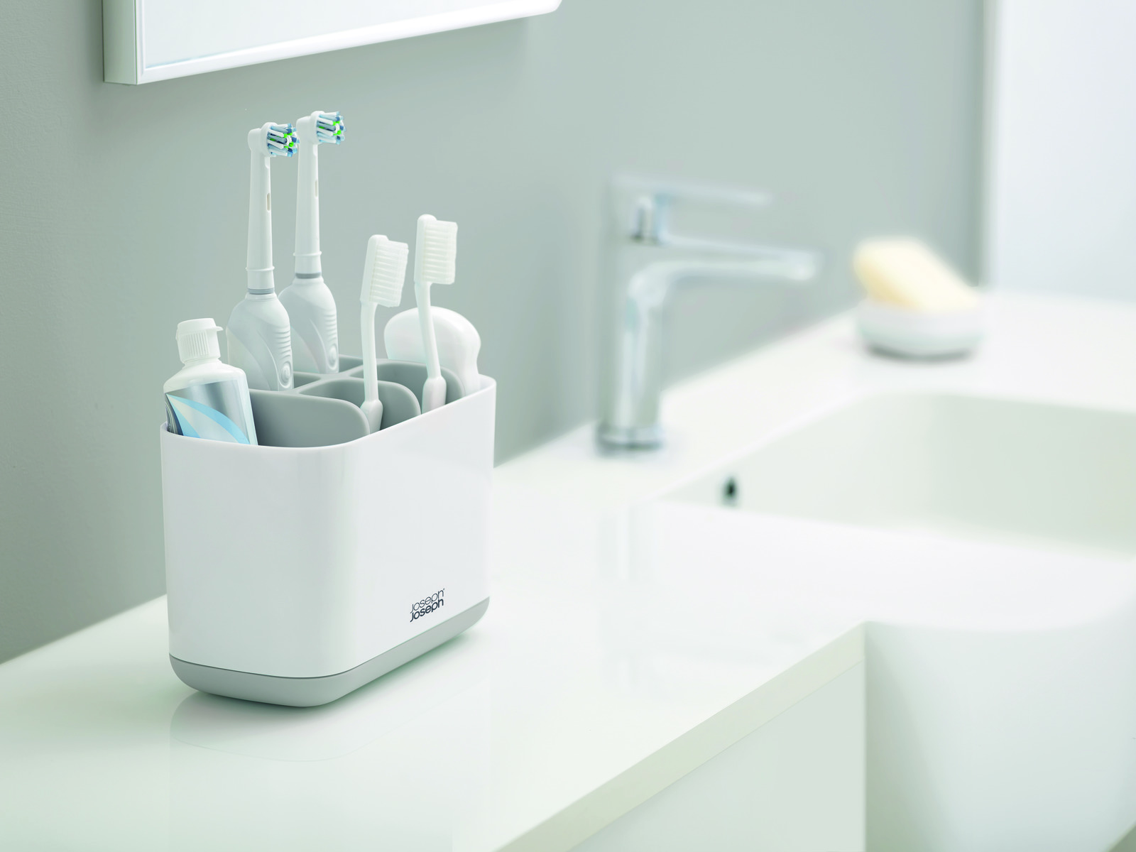 Joseph Joseph - Hộp đựng bàn chải đánh răng cao cấp EasyStore Large Toothbrush Holder Light Grey 705102