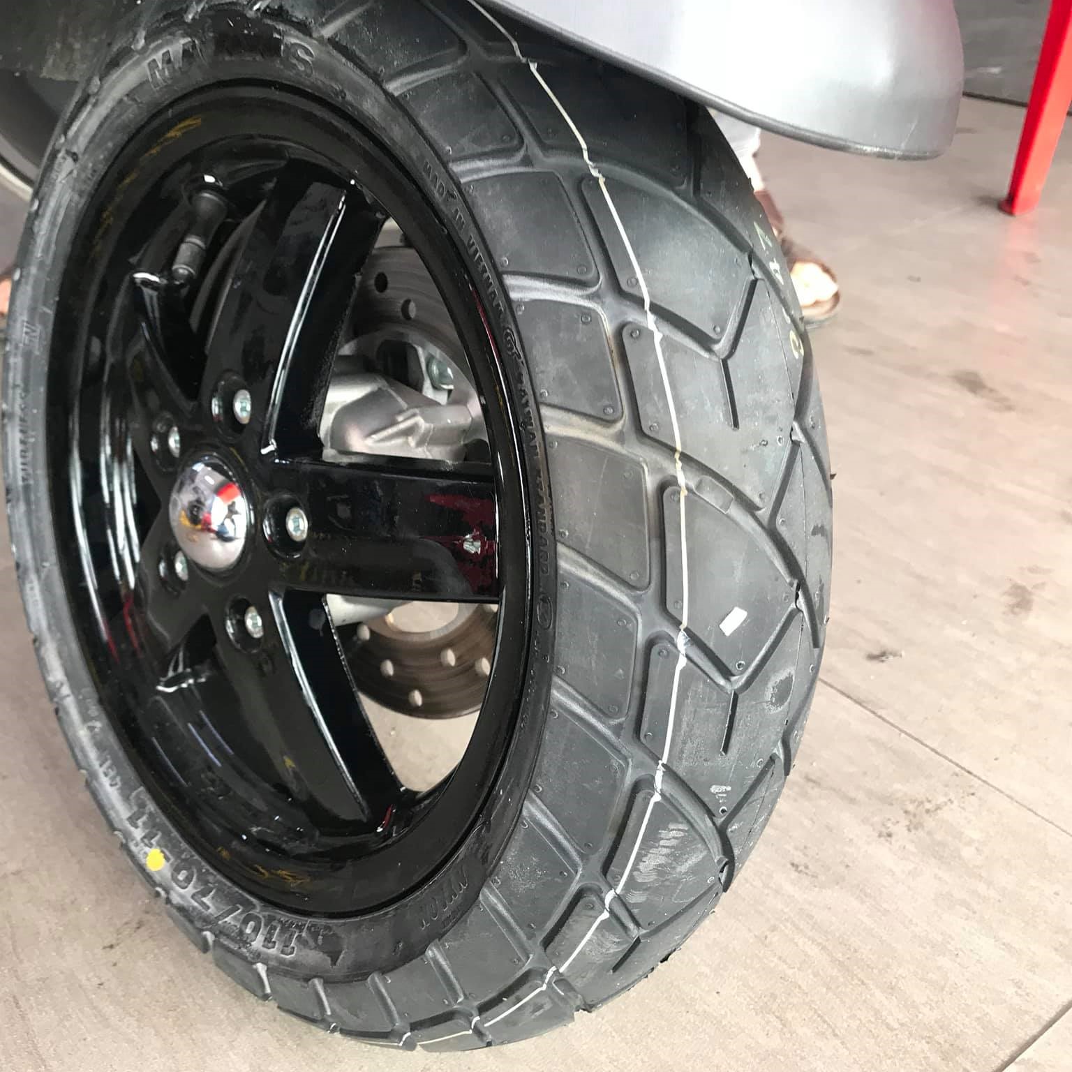 Vỏ Maxxis gai M6017 size (110/70-11 - 120/70-11) dành cho Vespa Primavera, LX