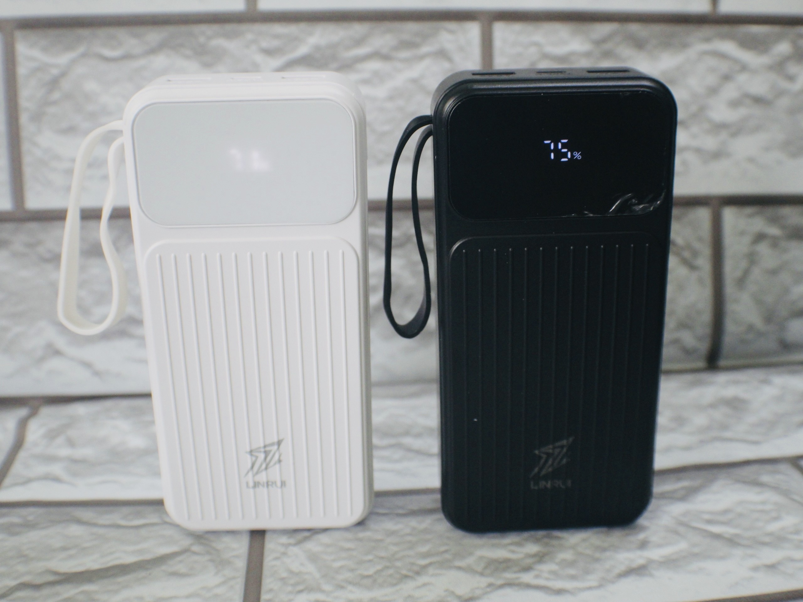 Pin Sạc Dự Phòng 20000mAh Linrui LR008 Có Hỗ Trợ Sạc Nhanh, 2 Cổng USB Và Cổng Type C - Hàng Chính Hãng