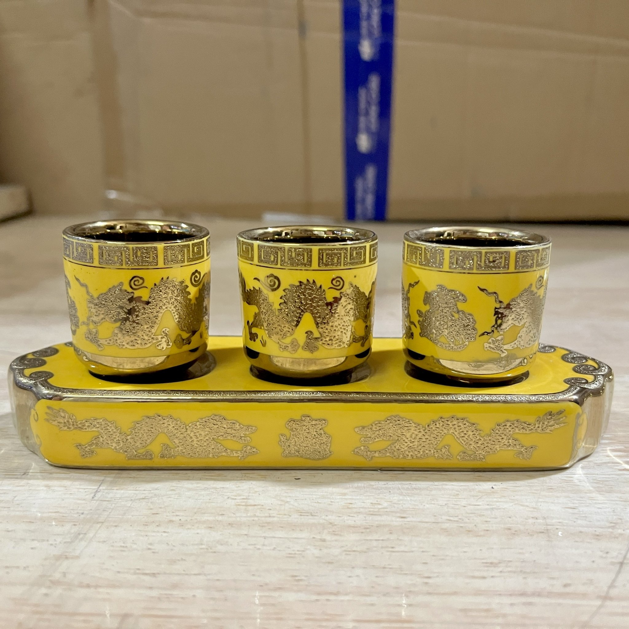 Chum nước thờ ,áng nước sứ vàng 3D bộ 3 ly