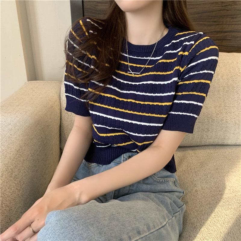 MS240 Áo len cộc tay cổ tròn kẻ ngang bo gấu