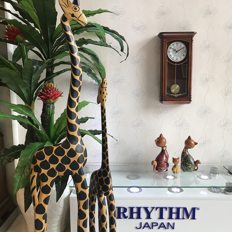 Đồng hồ treo tường Nhật Bản RHYTHM CMJ581NR06, Kt 28.5 x 54.5 x 11.0cm, 2.89kg, Vỏ Gỗ