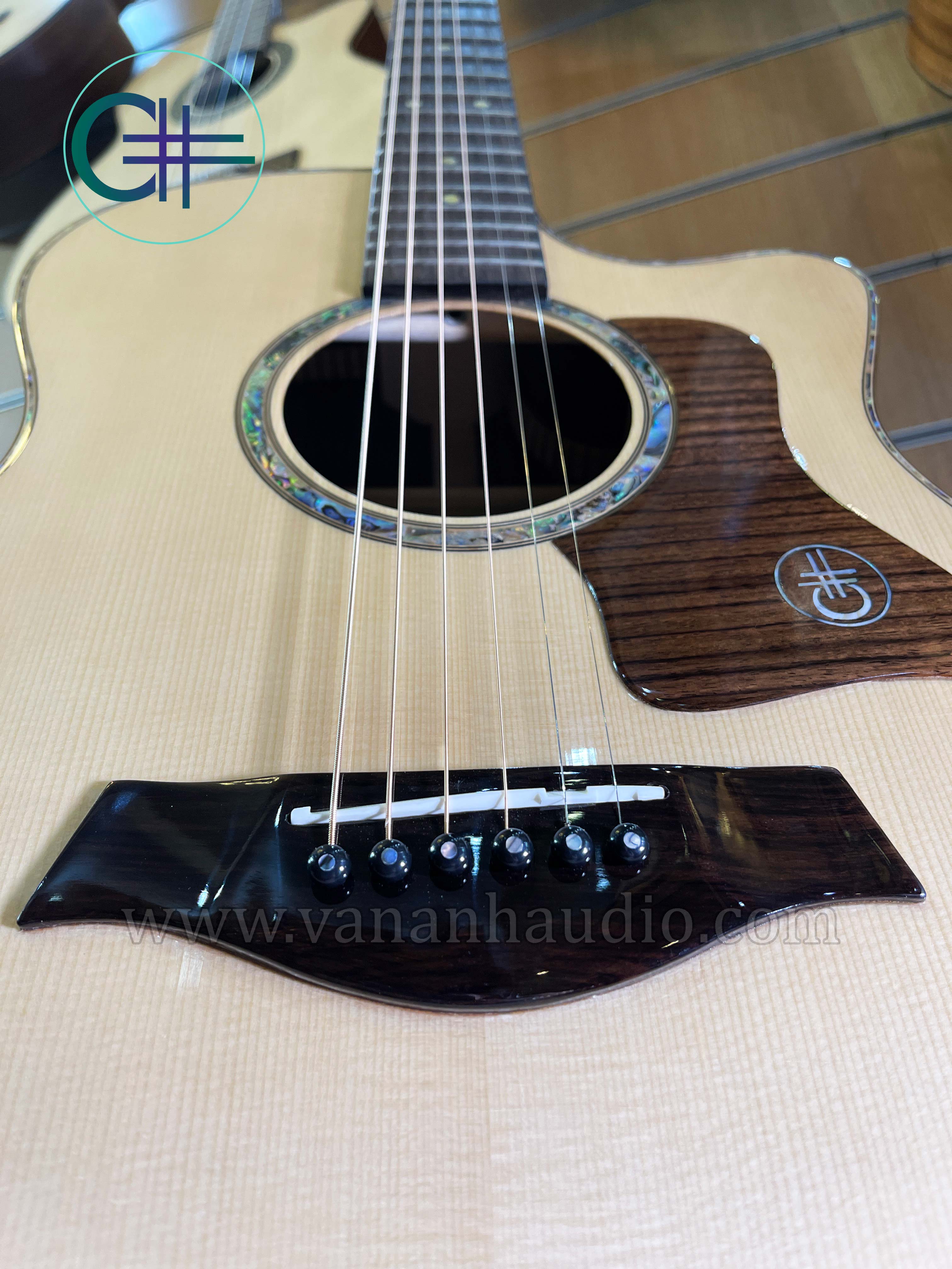 Đàn Guitar Acoustic Custom CL2022 (Khảm trai và ốc xà cừ )