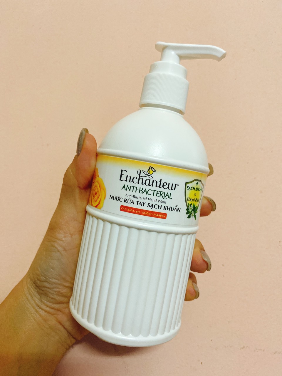 Combo 2 Chai Nước rửa tay sạch khuẩn từ thiên nhiên Enchanteur Charming Anti-Bacterial (300gr*2)