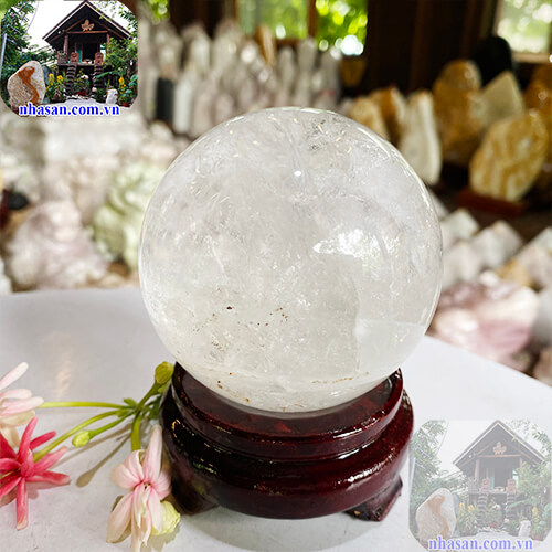 Quả cầu thạch anh tinh thể trắng tự nhiên giúp tăng cường trí nhớ cũng như sự tập trung QC977 nặng 840gr đường kính 8.5cm