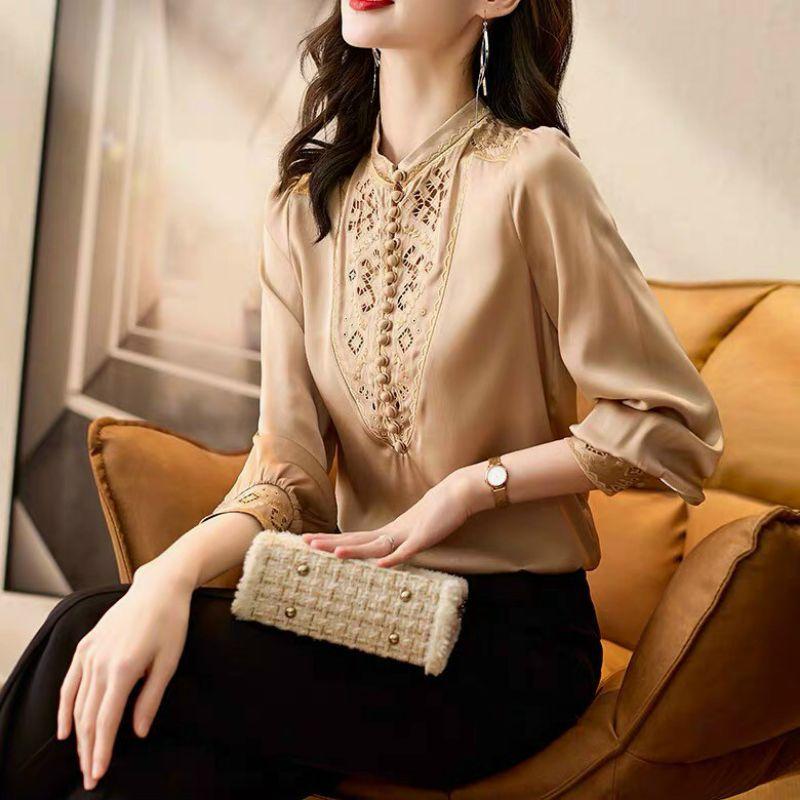 HÀNG NHẬP - ÁO KIỂU LỤA CỔ TRỤ ĐÍNH NÚT BỌC PHỐI REN