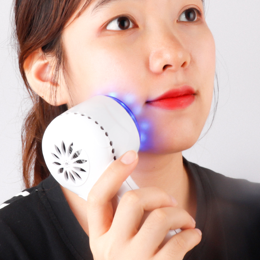 Búa lạnh massage trị mụn , máy di chất D777 hàng nhập khẩu