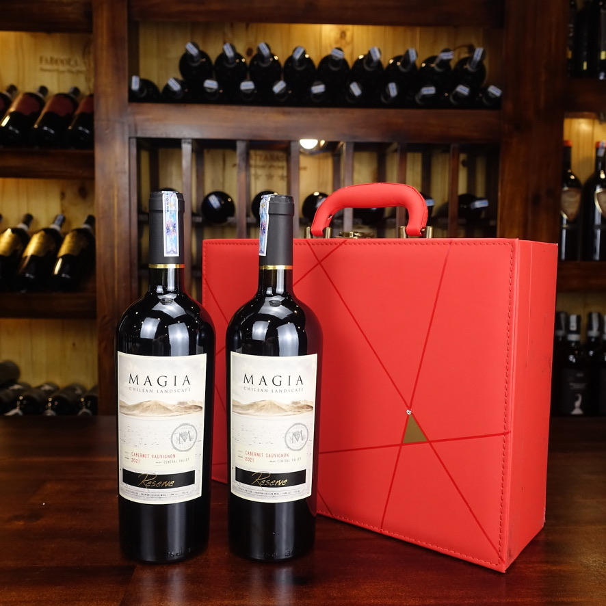 Hộp Vali đỏ đính đá + 2 chai rượu vang Chile Magia Reserve Cabernet Sauvignon
