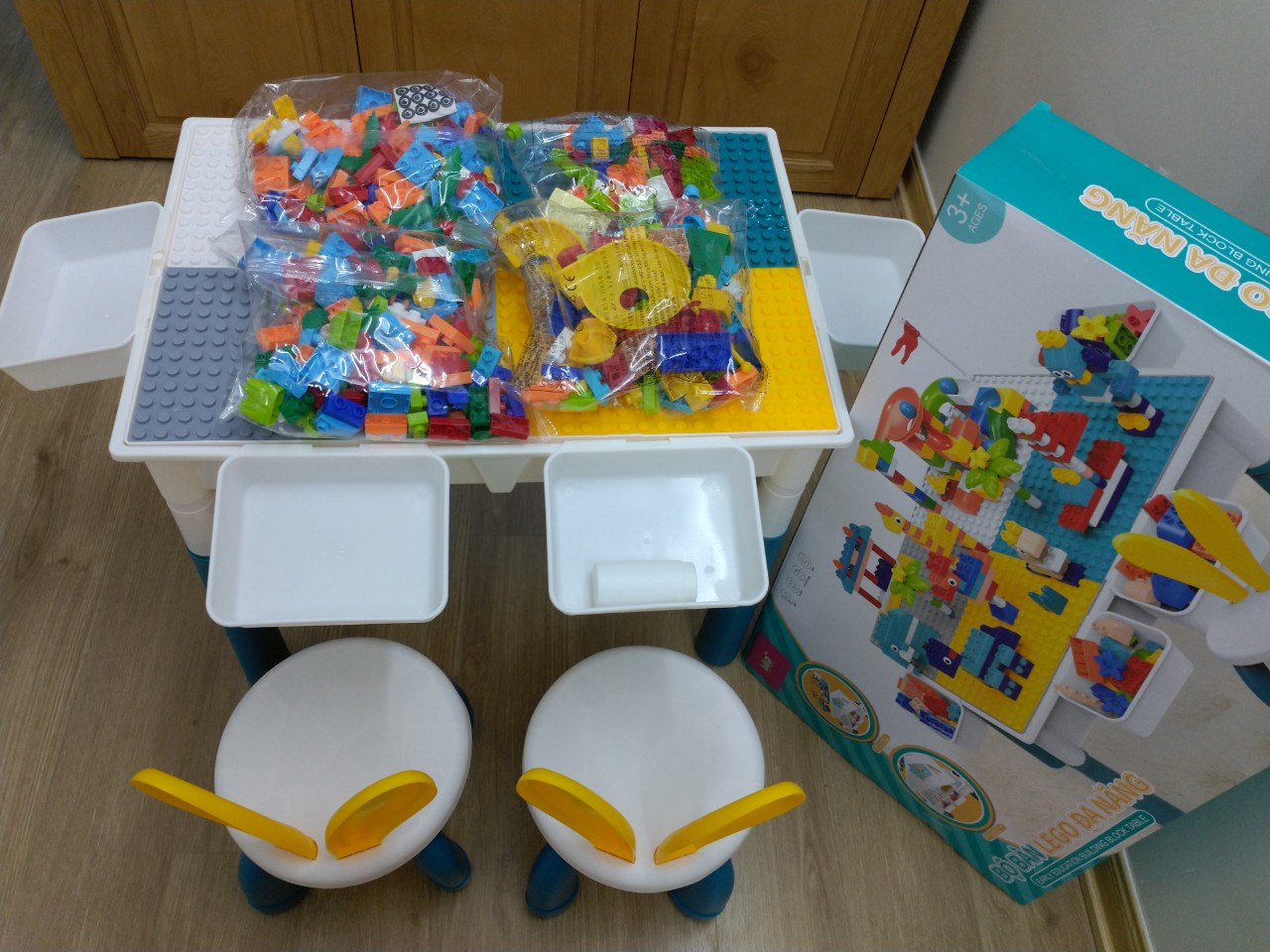 Bộ bàn ghế lắp ghép SIZE ĐẠI cho bé 340 và 610 chi tiết