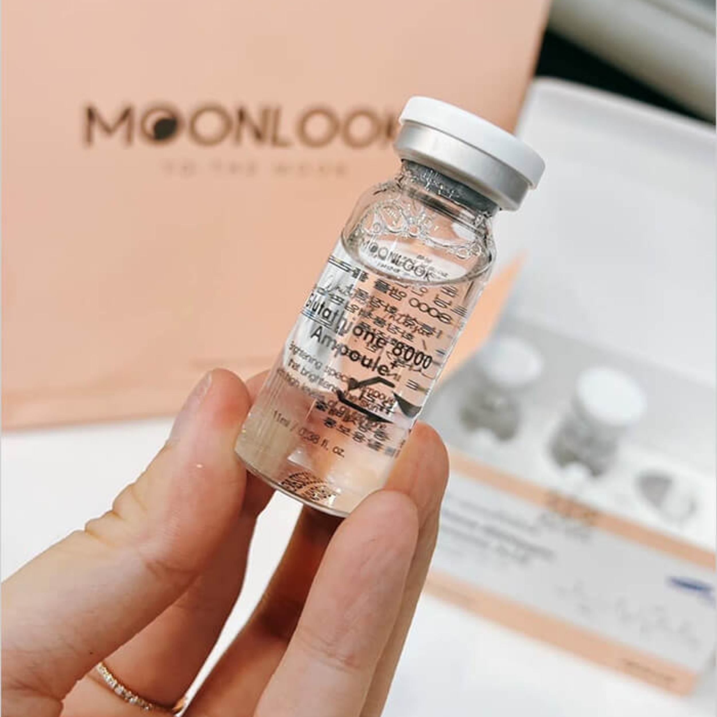 Serum tế bào gốc truyền trắng MoonLook 1 hộp 3 lọ