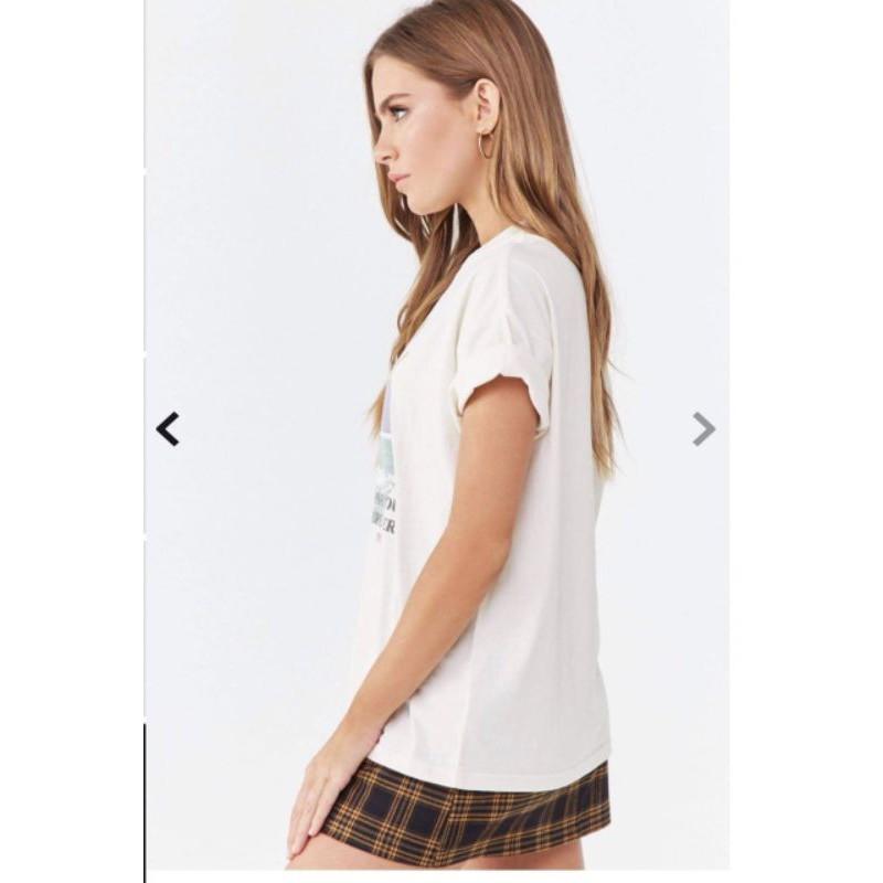 Áo thun trắng in hình hiêu F21